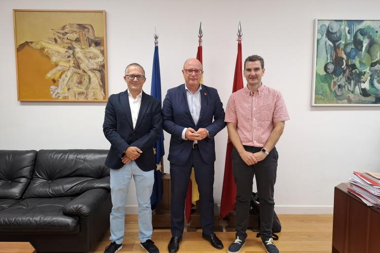 Francisco Fernández, director general de CPEN; Carlos Gimeno, consejero de Educación; y Luis Calatayud, director general de Formación Profesional, Digitalización y Servicios Educativos 