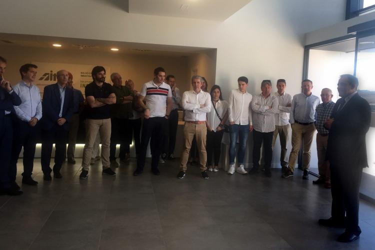 Asistentes al acto de presentación de las nuevas instalaciones de la empresa AIT en CAT.