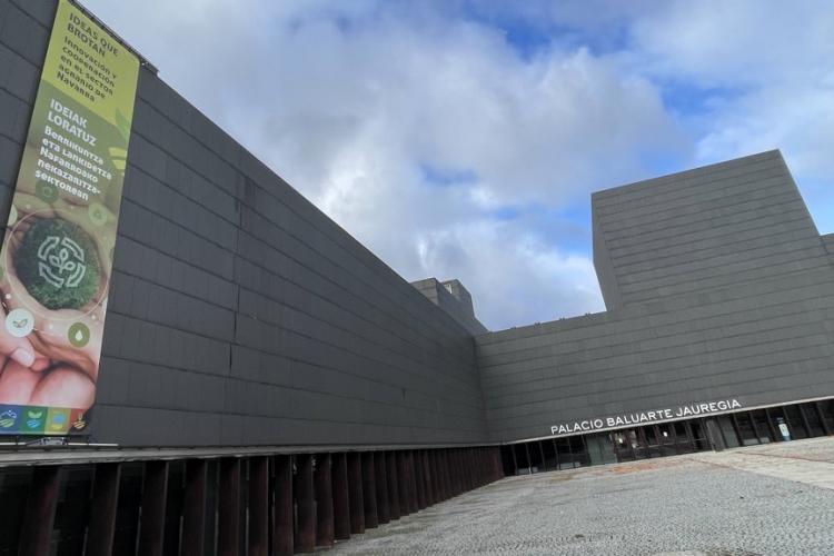 Fotografía exterior del edificio Baluarte.