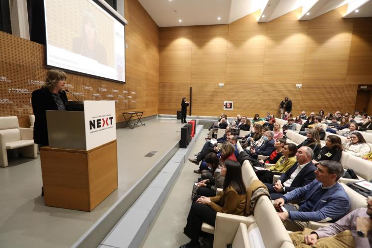 Fotografía del auditorio durante la intervención de Ana Ollo