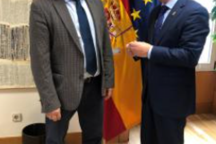Fotografía del consejero Bernardo Ciriza y de Miguel González Suela