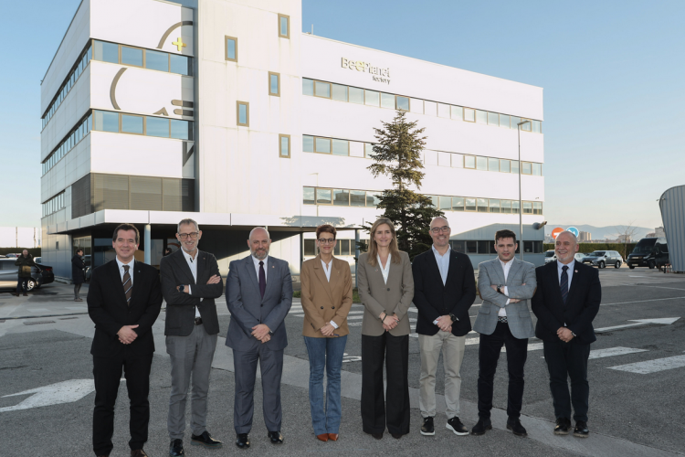 Fotografía de los asistentes a la visita a la empresa.