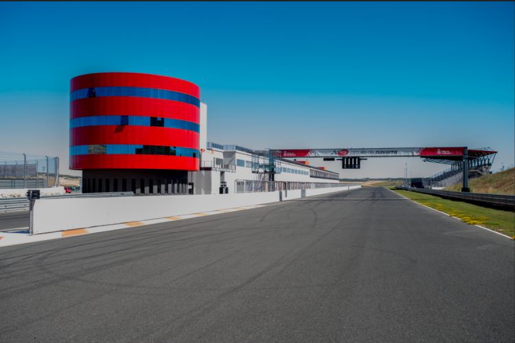 El martes 6 se disputará la carrera en línea donde recibiremos en el Circuito a todo el pelotón élite y sub23 masculino y con ellos también estarán nuestros chicos de la Selección Navarra Junior.