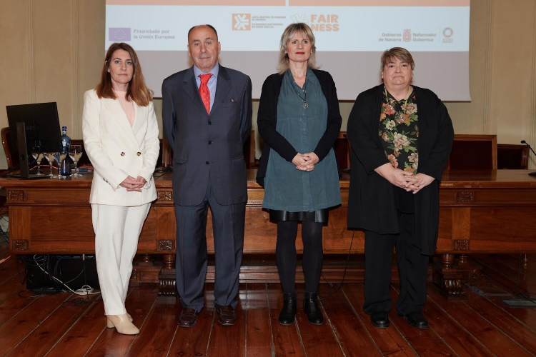 Fotografía de Ainara Fontanes, técnica de Tracasa Instrumental; César Manuel López Dios, director del Servicio de Consumo y Arbitraje; la directora general de Turismo, Comercio y Consumo, Maitena Ezkutari; y María Antonia Sesma Vea, presidenta de la Junta Arbitral de Navarra