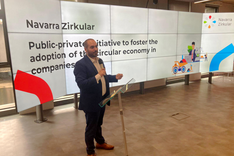 Fotografía de Sergio Pérez, durante su exposición en la Asamblea de la Economía Circular.