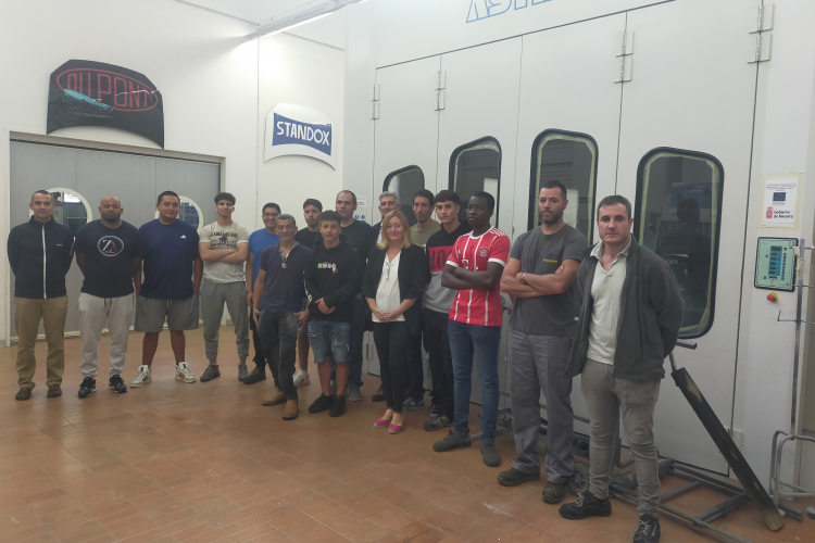 Fotografía de Miriam Martón, con el alumnado que ha comenzado este lunes la formación en el centro de Iturrondo. 