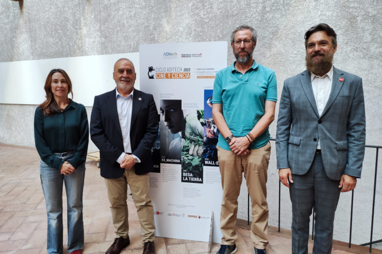 Fotografía de Arana, responsable de Excelencia y Divulgación de I+D+i en ADItech; el consejero Cigudosa; Cañada, director de la Filmoteca de Navarra (Nicdo); y Garrido, director general de ADItech, coordinador del SINAI. 