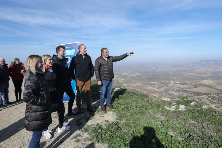 Fotografía de la consejera López, consejera Fanlo, Vizcay, Pinillos y Agramonte.