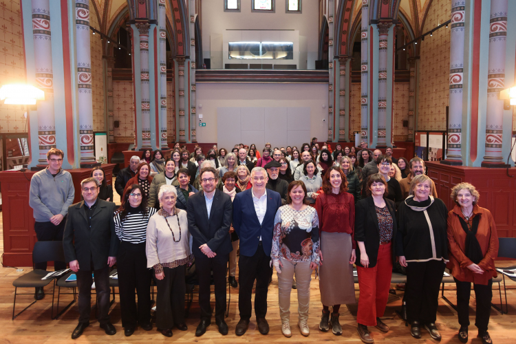 Fotografía del vicepresidente Taberna en la clausura de la Jornada de Voluntariado celebrada en el antiguo convento de Las Salesas, en Pamplona. 