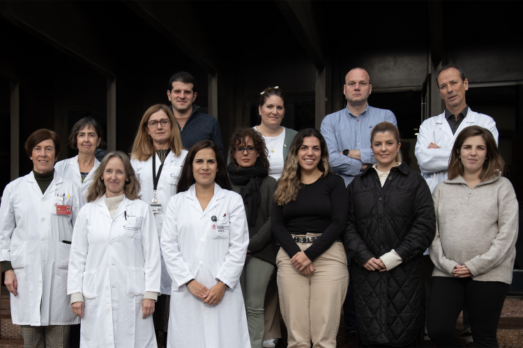 Fotografía de los representantes de todas las entidades implicadas. En la fila inferior: Maite Mendioroz y Virginia García, directora de Navarrabiomed-FMS e IP de NAGENdata. 