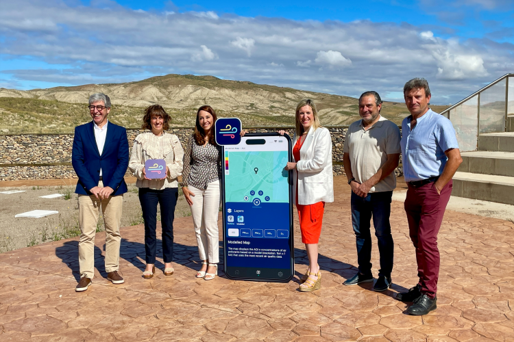 Fotografía de la  consejera Fanlo, con el resto de participantes en la presentación, celebrada en el Centro de Información Turística de Bardenas Reales
