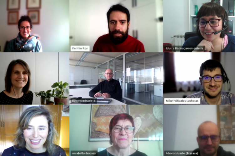 Fotografía del pantallazo de un momento de la reunión virtual en la que aparecen cinco mujeres y cuatro hombres.
