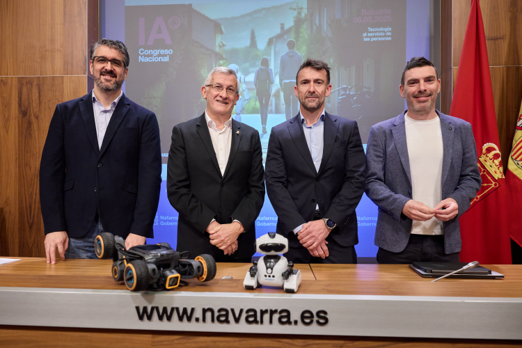 Fotografía de Rubén Auza, el vicepresidente Félix Taberna, Josean Vizcay y Gorka García. 