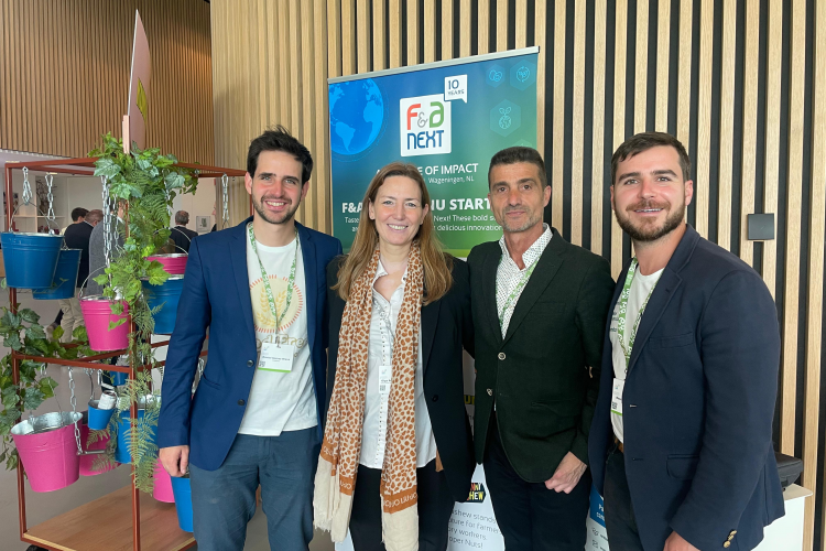 Fotografía de Daniel Gómez-Bravo, CEO de BreadFree; Olga Romero, técnica de emprendimiento de CEIN; Mariano Oto, CEO de Nucaps; y Bosco Emparanza, CEO de MOA FoodTech.