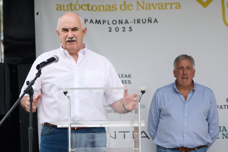 Fotografía del consejero Aierdi durante la presentación