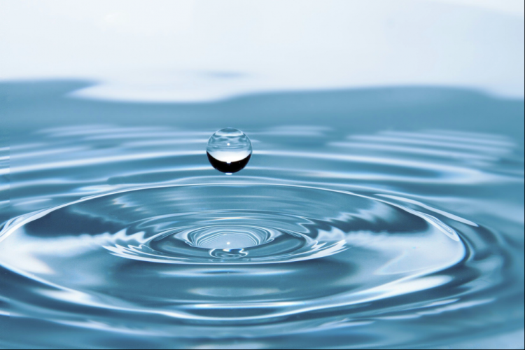Fotografía de una gota de agua