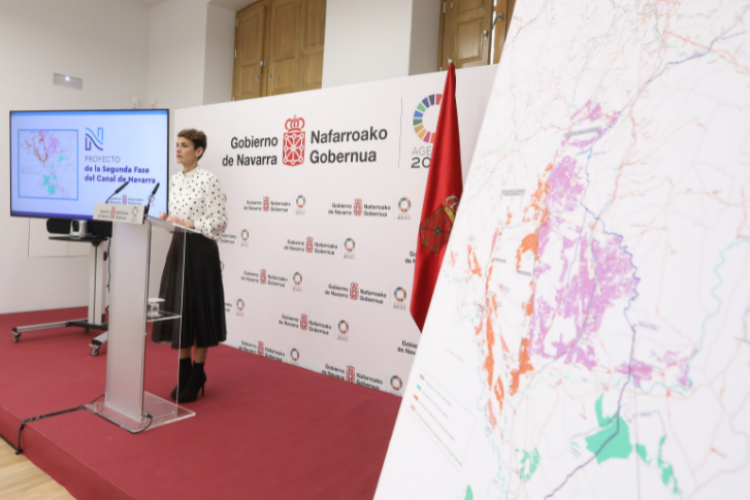 Fotografia de la presidenta Maria Chivite durante un momento de la comparecencia