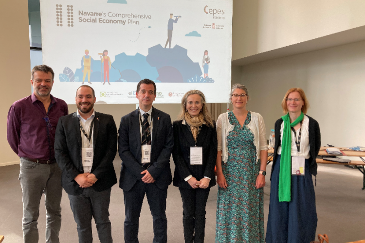 Fotografia del consejero Irujo, la directora general Izaskun Goñi y el director general de Acción Exterior, Sergio Pérez con representantes de la región francesa de Bretaña en un momento de las jornadas que se han celebrado en Estrasburgo.