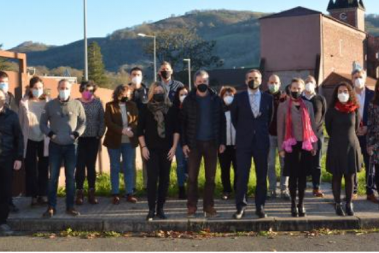 Fotografía de varias personas posando durante la jornada que se ha celebrado en el CIL.