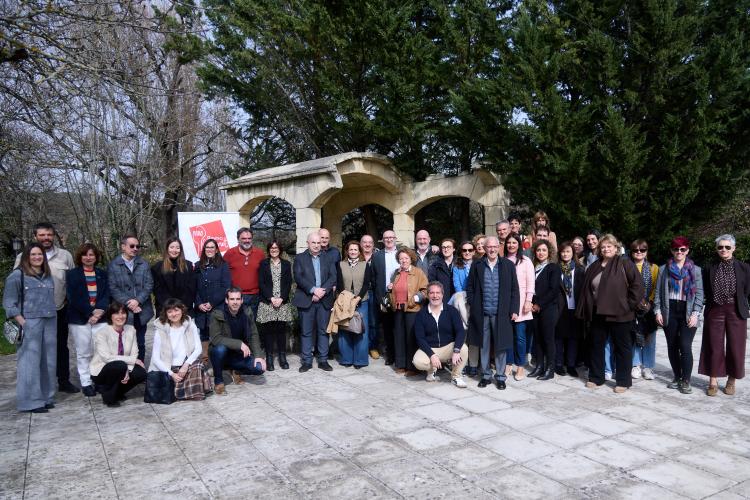 Foto grupal de todos los asistentes al evento