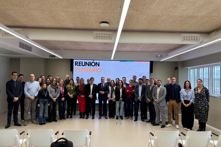 Foto grupal en una reunión de plenario