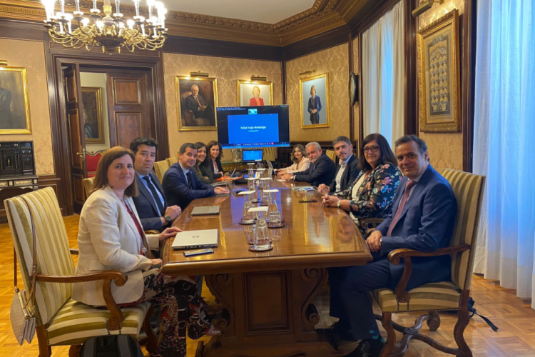 Fotografia de de los participantes de la reunión