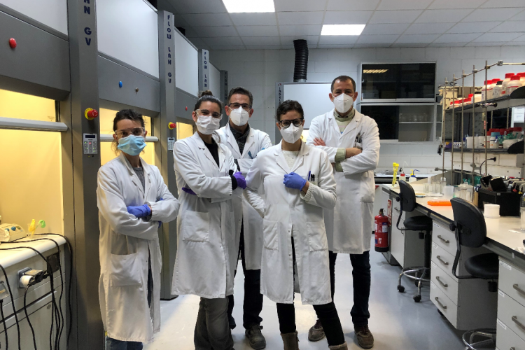 Fotografia de varios trabajadores de Mediobiofarma
