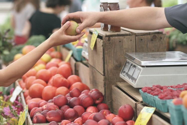 Instantánea en un mercado de fruta