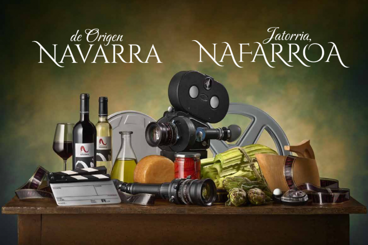 Fotografía de comida junto a varios dispositivos de producción