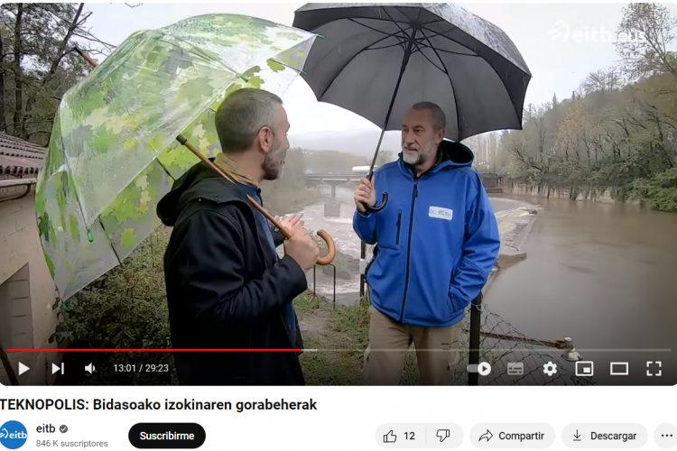 Imagen de Josu Elso, trabajador de GAN-NIK, junto al presentador del programa TEKNOPOLIS