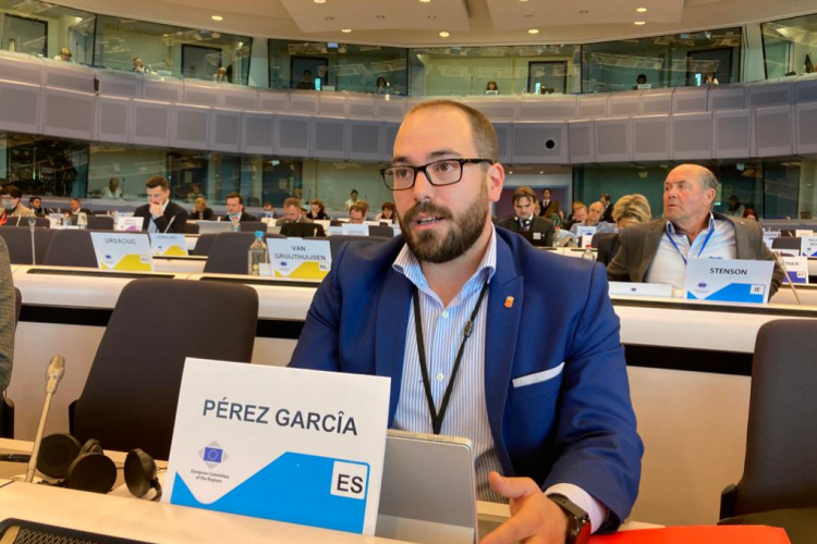 Fotografia del director general de Acción Exterior, Sergio Pérez, en el 149º Pleno del Comité Europeo de las Regiones que se está celebrando en Bruselas