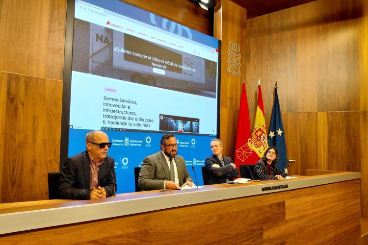 Imagen de 4 personas en la presentación de la web