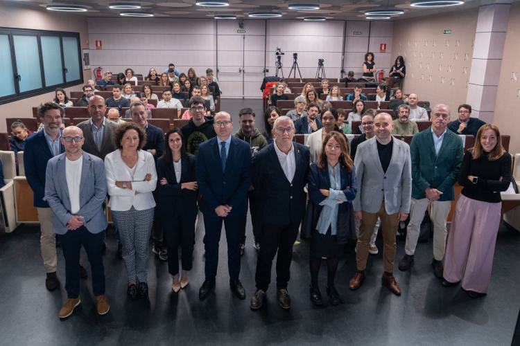 Fotografía de los asistentes al acto