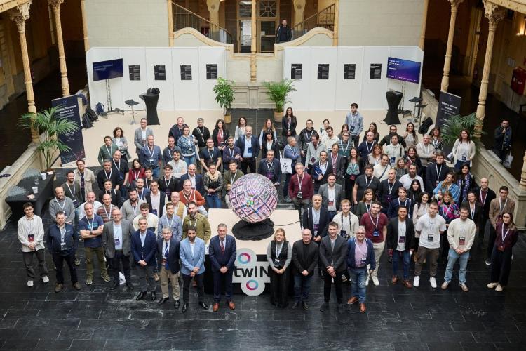 Fotografía grupal de todos los asistentes del acto